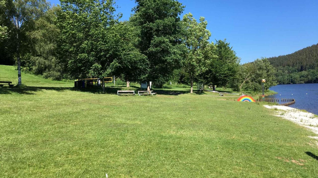 Badesee Kronenburg Liegewiese Badesee Kronenburg Liegewiese